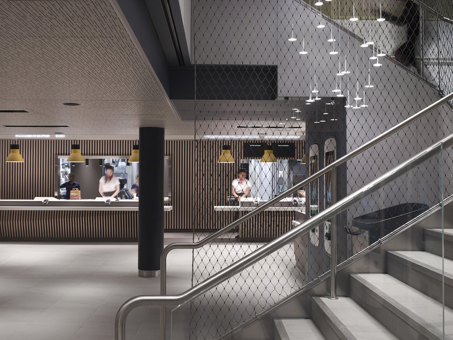 巴黎香榭丽舍麦当劳旗舰店,现代设计诠释餐饮空间-13