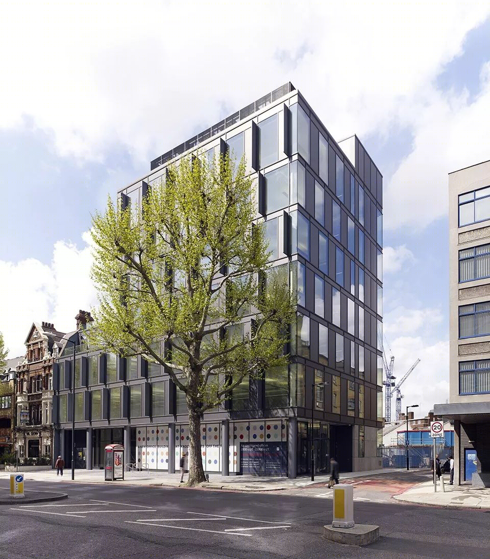 伦敦 Blackfriars 路甲级办公空间,裸露混凝土与光控玻璃的现代设计-8