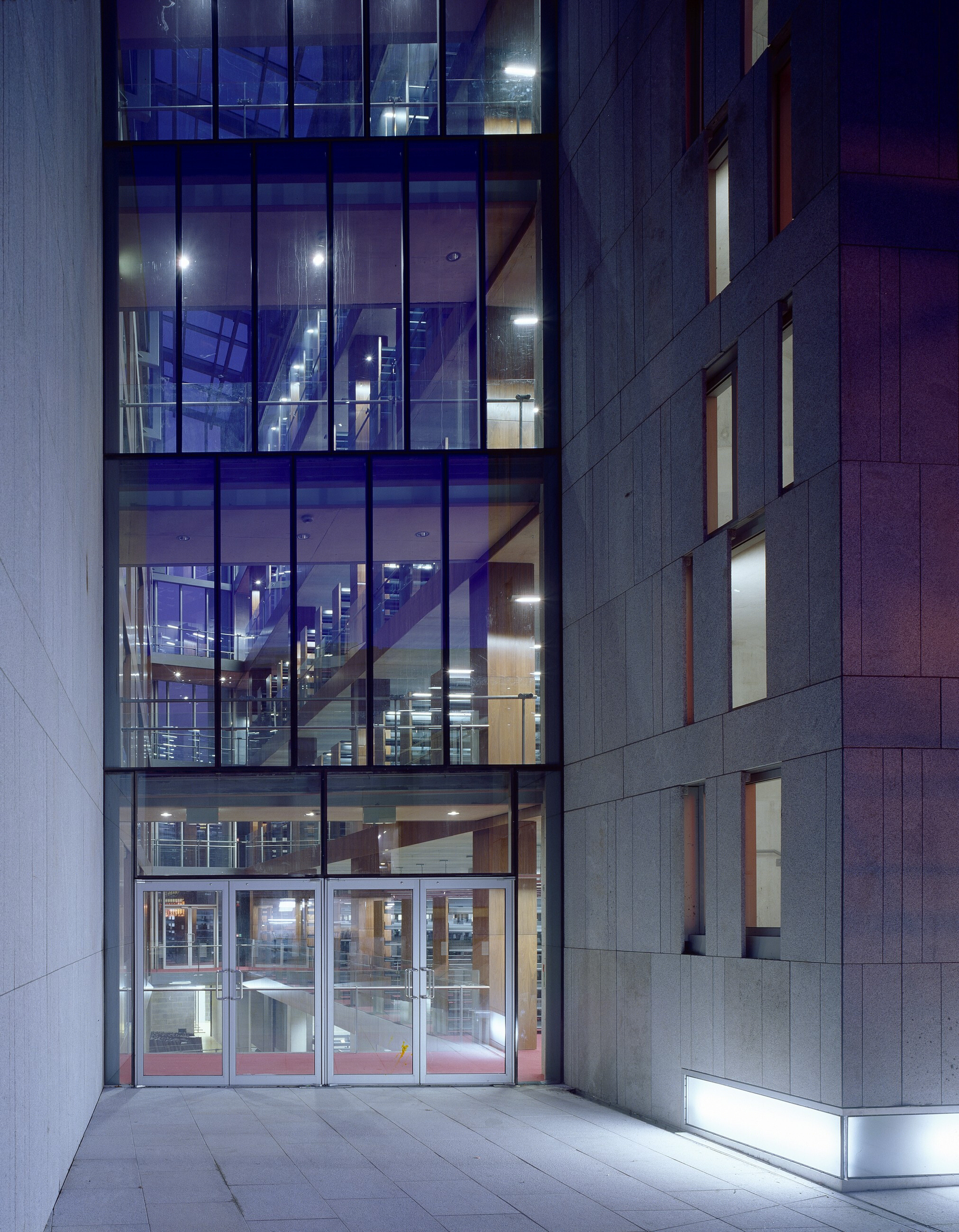 三棱镜般的都柏林地标建筑——Ussher 图书馆-9