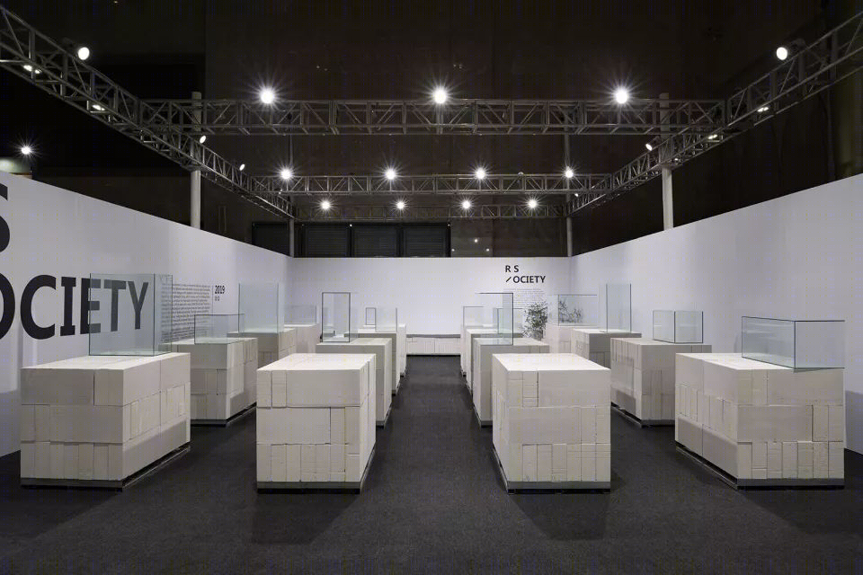 R SOCIETY展览空间设计-4
