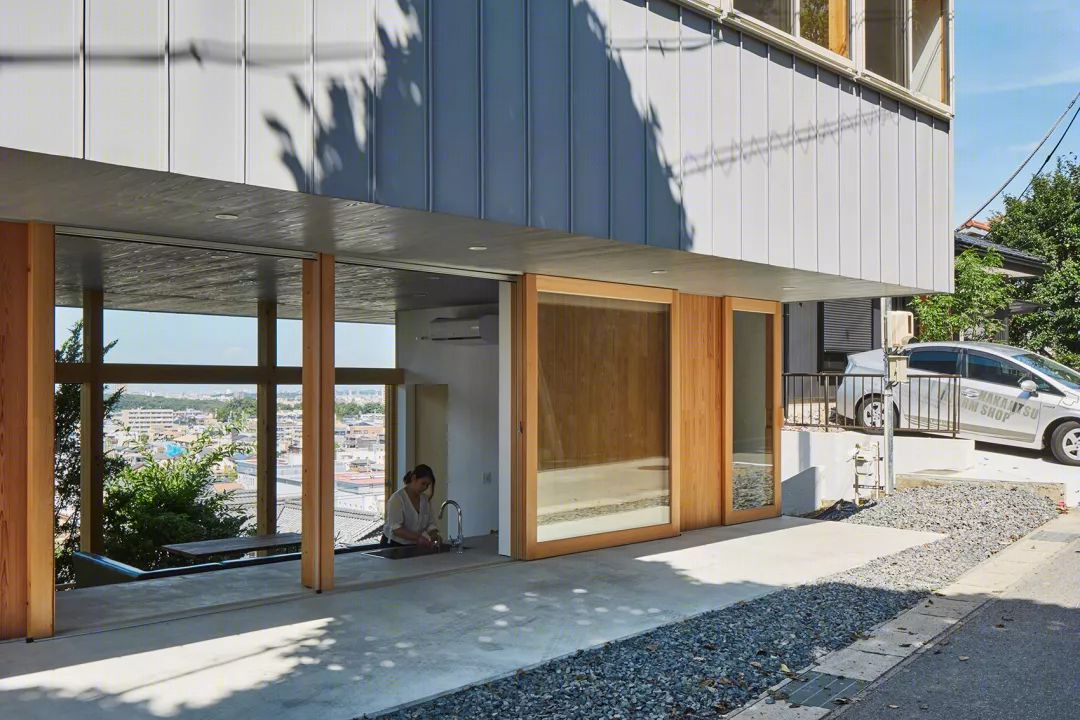 日本三平台住宅 | 嵌入山坡的自然生活空间-22