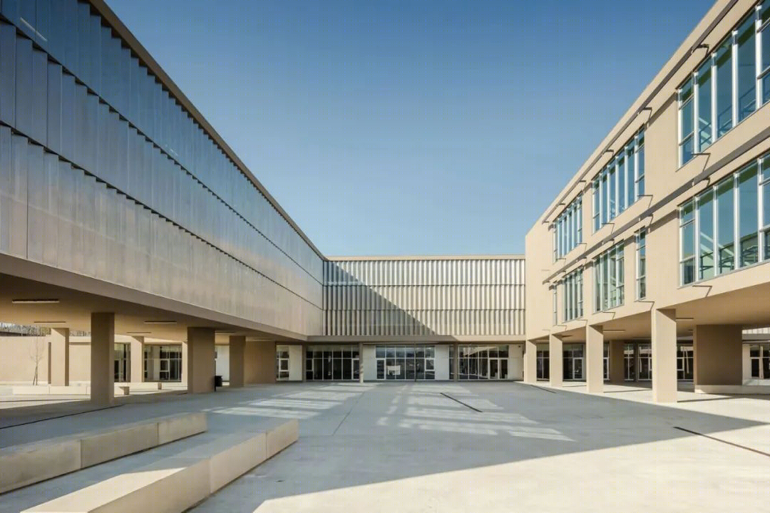 葡萄牙 Taipas 村中小学设计 | 架空层带来丰富空间体验-18