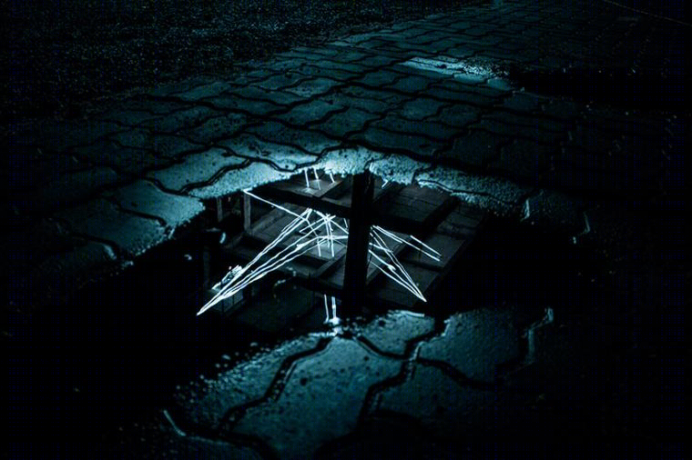 《电子脉冲》神秘五角星，贯穿废弃大楼的创意灯光装置-18