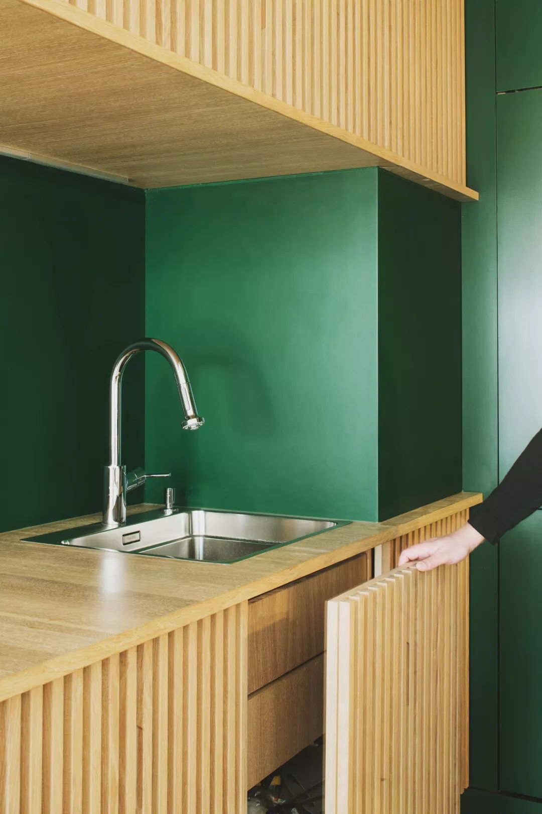 色彩与美食的完美结合，打造独具个性的厨房空间-17