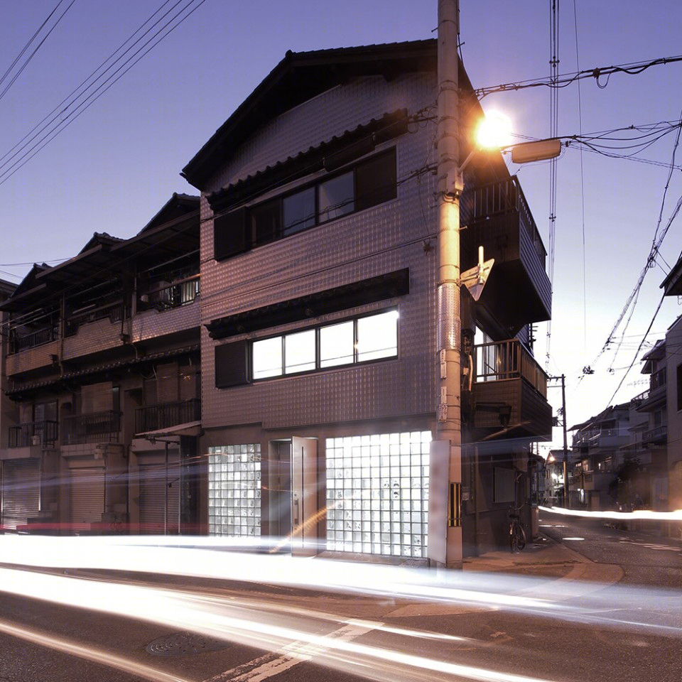日本光影艺术展廊 | 玻璃砖打造的多功能空间-8
