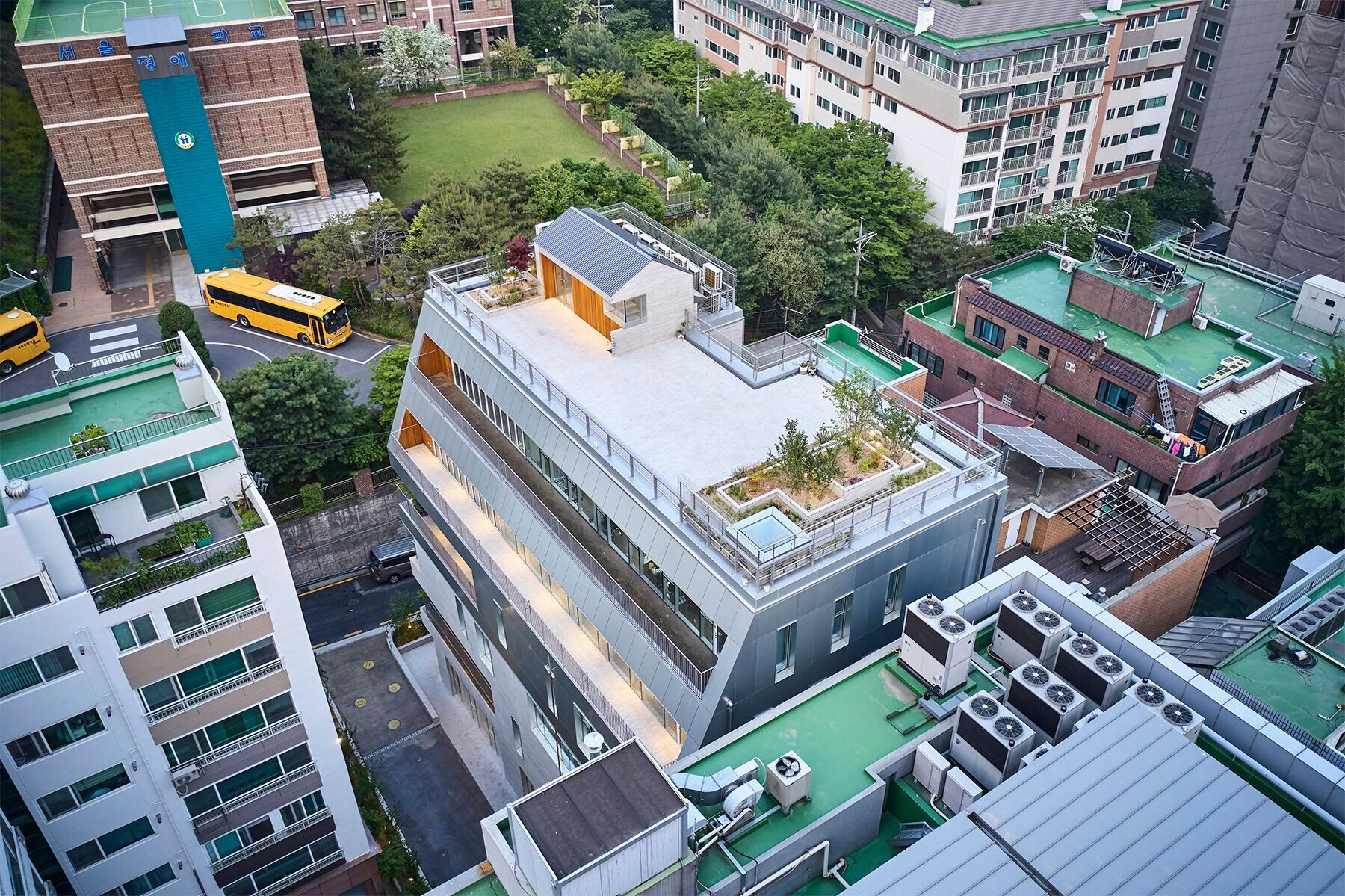 首尔“11 Terrace” · 打造与街道互动的办公空间-72