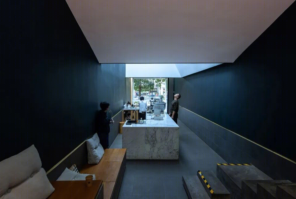 21gram coffee 福建禾祥西店建筑改造 | 台阶式座位与天光吧台-26