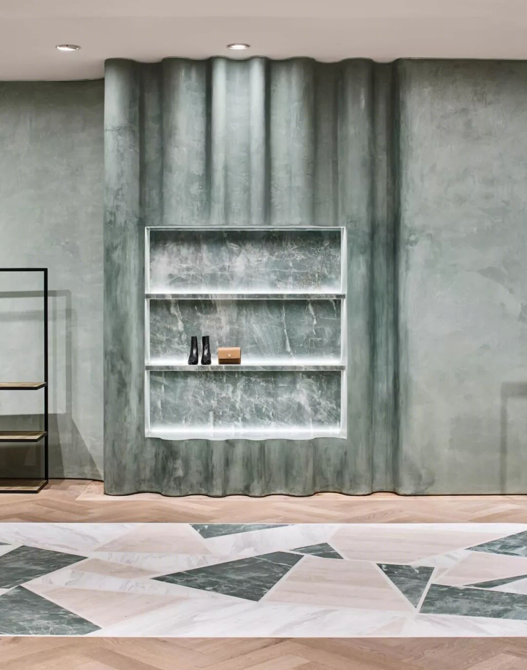 澳大利亚 Camilla and Marc 旗舰店，定制水磨石与皮革展示的奢华空间-2