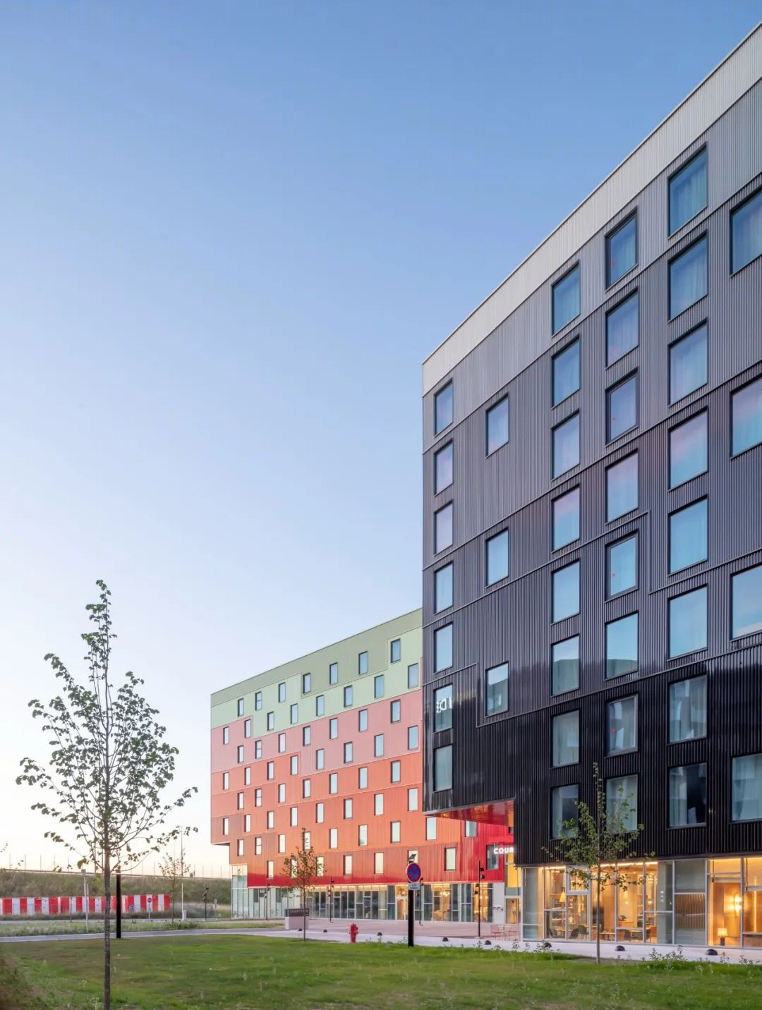 法国彩色立面酒店丨Manuelle Gautrand Architecture-21