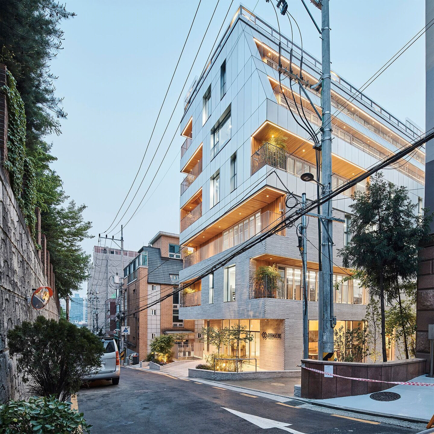首尔“11 Terrace” · 打造与街道互动的办公空间-74