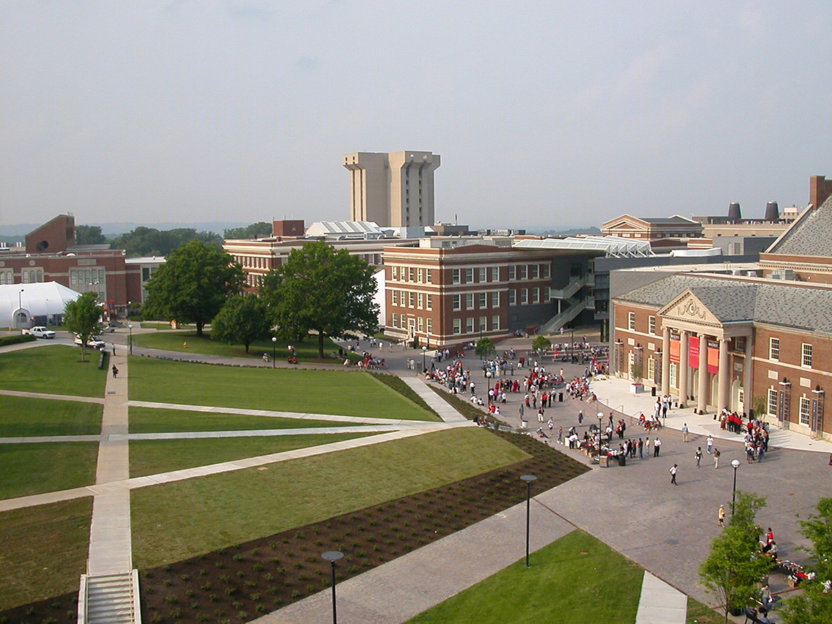 Anastasiya Gushchina丨大学丨University of Cincinnati Ohio, Main Street-1