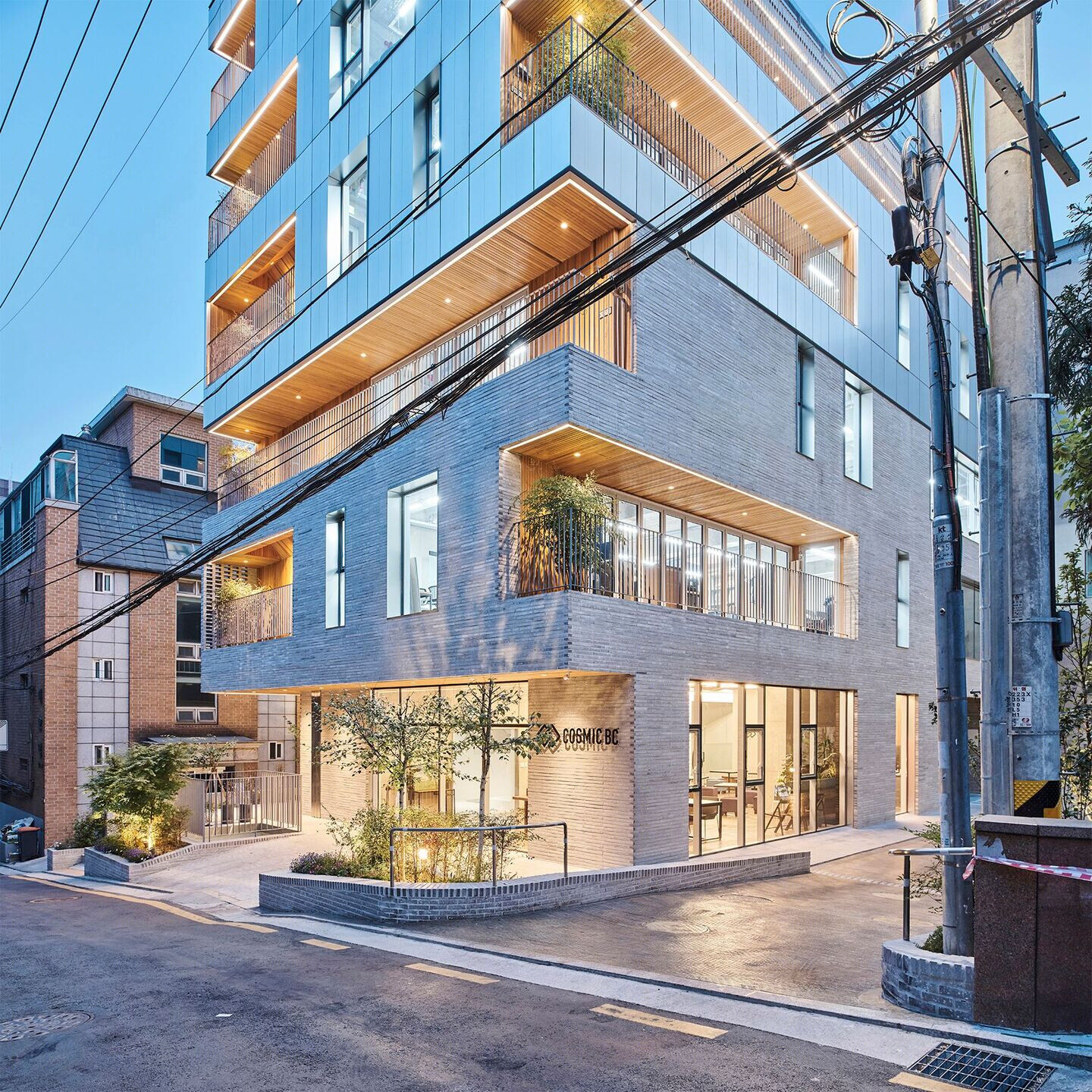 首尔“11 Terrace” · 打造与街道互动的办公空间-75