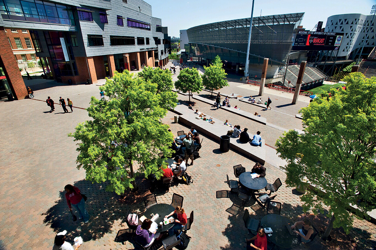 Anastasiya Gushchina丨大学丨University of Cincinnati Ohio, Main Street-3