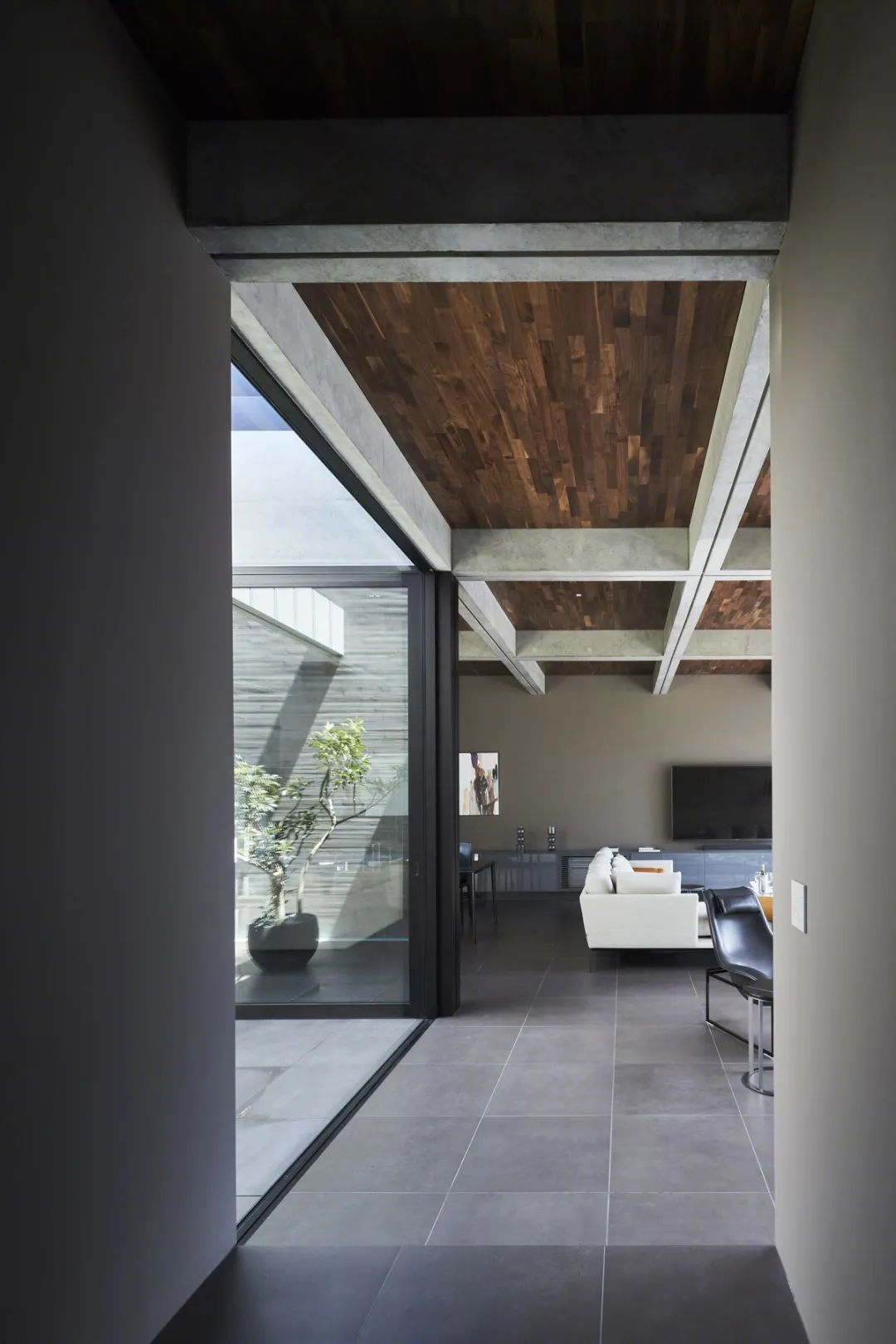 关东 270㎡野兽派美学住宅丨日本丨Apollo Architects & Associates-25