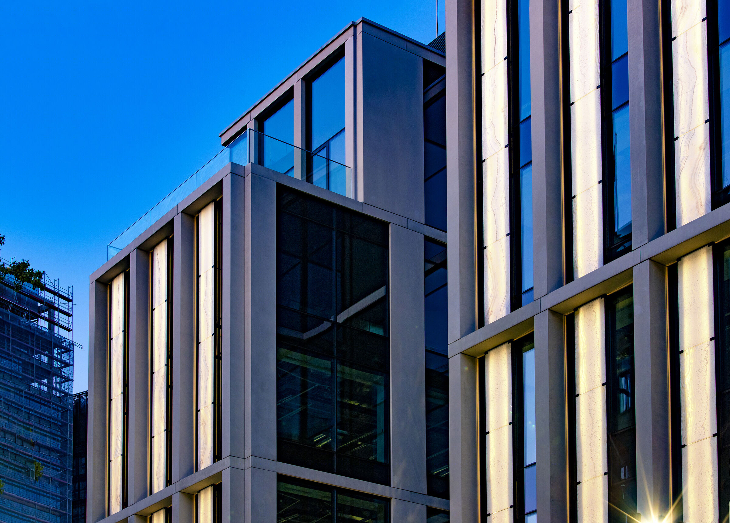 Nowogrodzka 广场现代办公建筑丨波兰华沙丨HRA Architekci-17