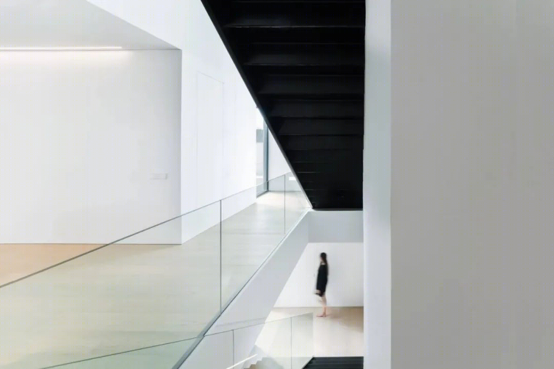 Ruben Muedra Estudio de Arquitectura 打造西班牙 700 平极简别墅-20