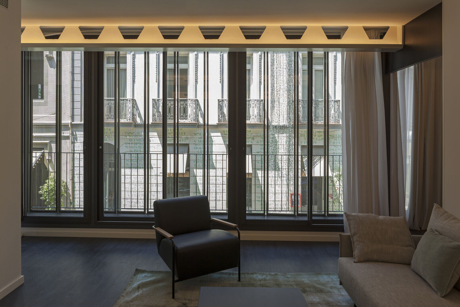 巴塞罗那阳光公寓丨西班牙巴塞罗那丨Talleres Valeriano Montón-10