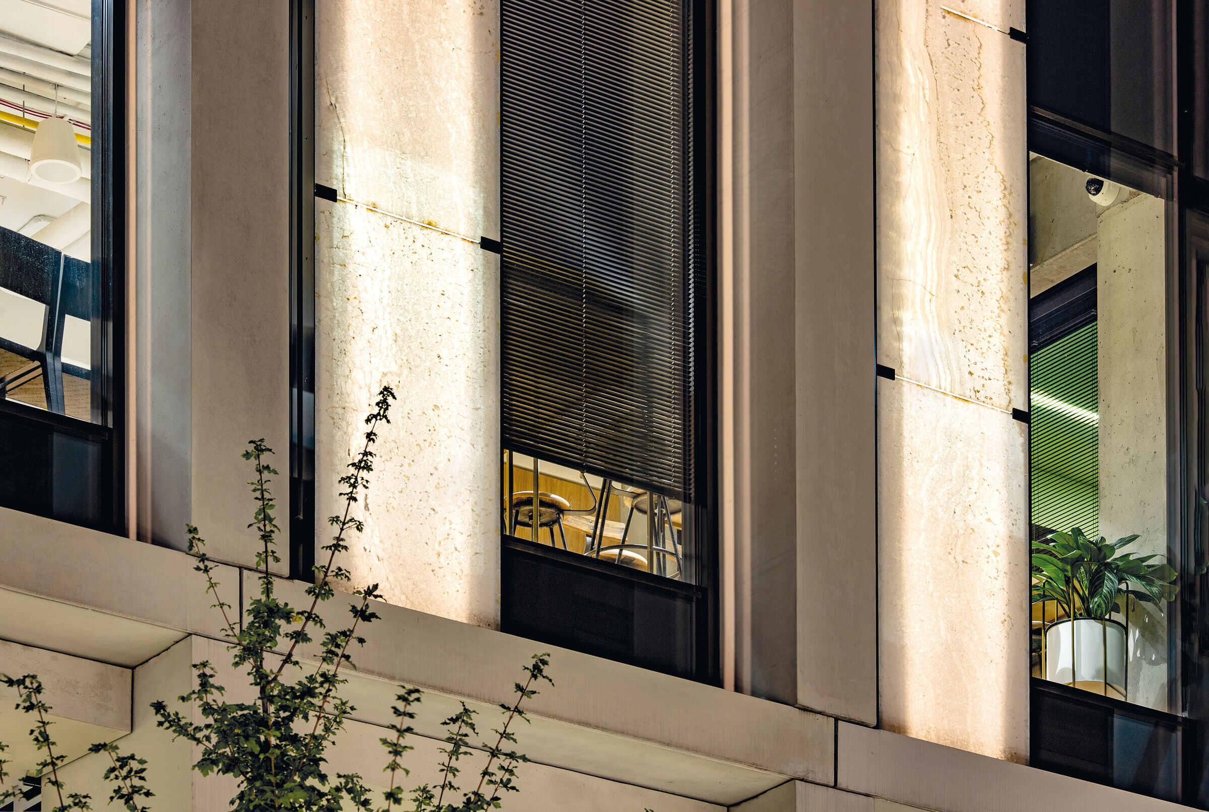 Nowogrodzka 广场现代办公建筑丨波兰华沙丨HRA Architekci-18