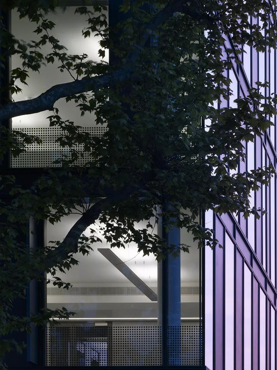 伦敦 Blackfriars 路甲级办公空间，裸露混凝土与光控玻璃的现代设计-32