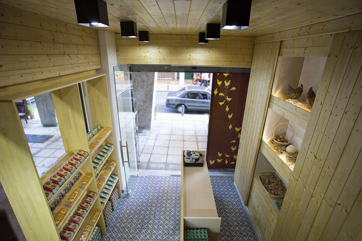 雅典食品店 | 原生态木头与金属鸟的和谐空间-18